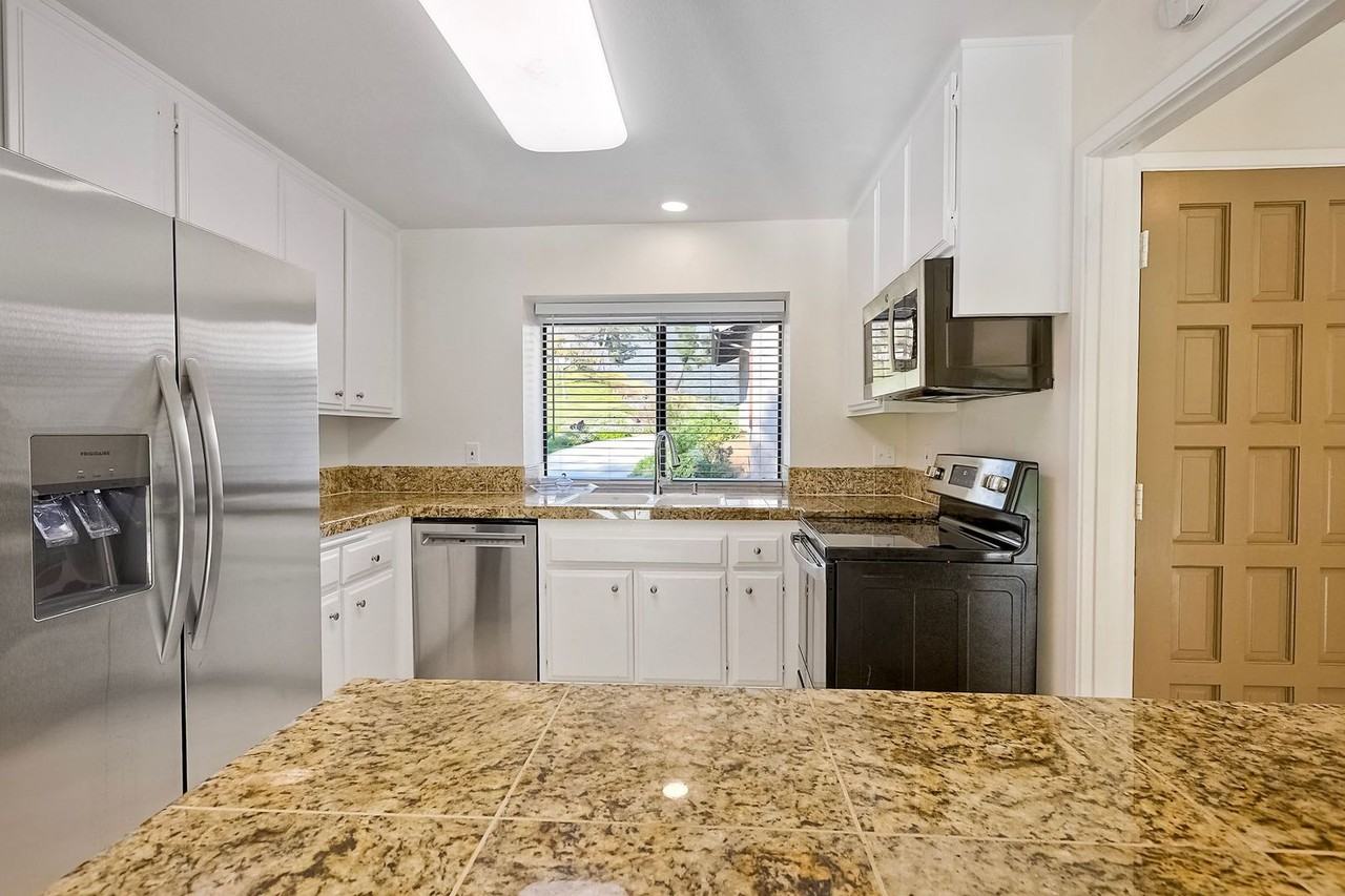 4131 Cyprus Island Ct - Photo 5 of 22
