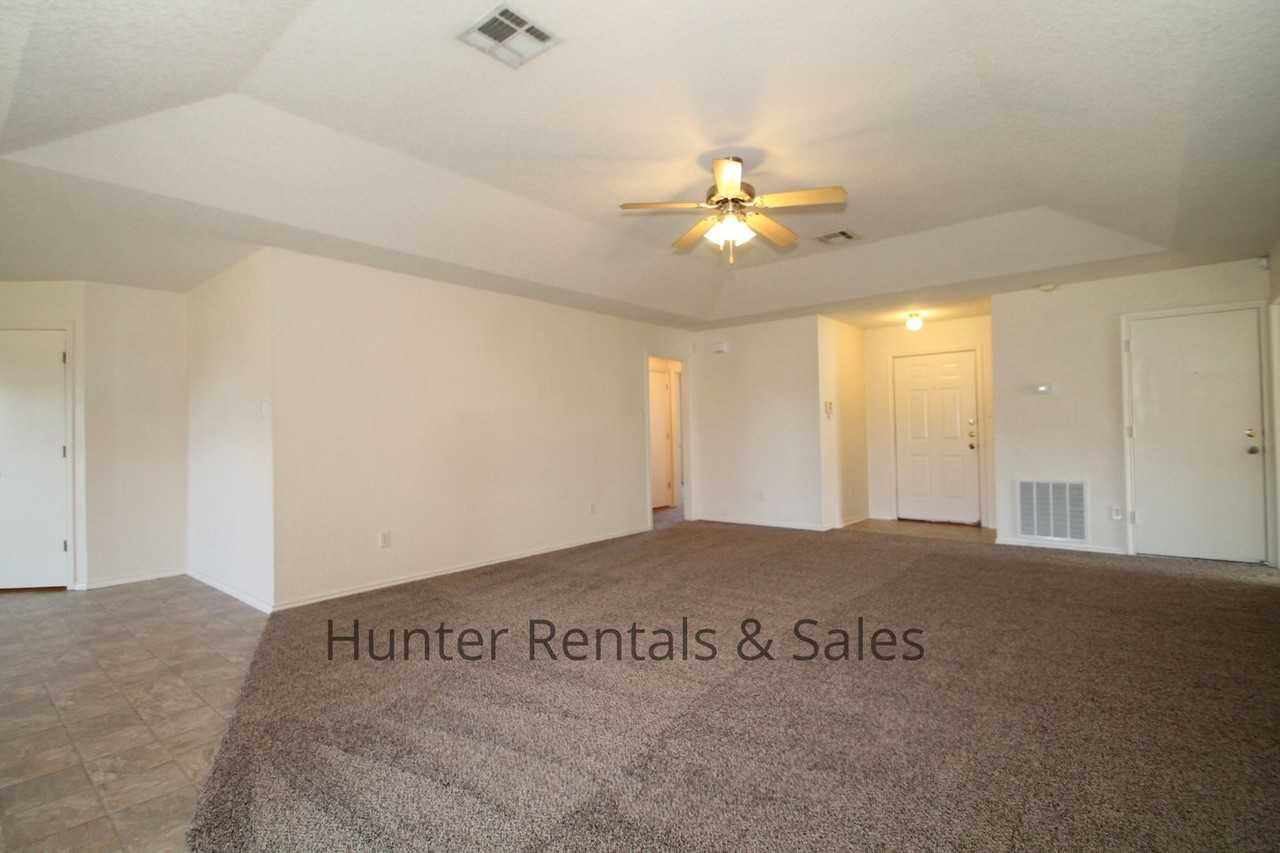 3400 Lakecrest Dr - Photo 3 of 27