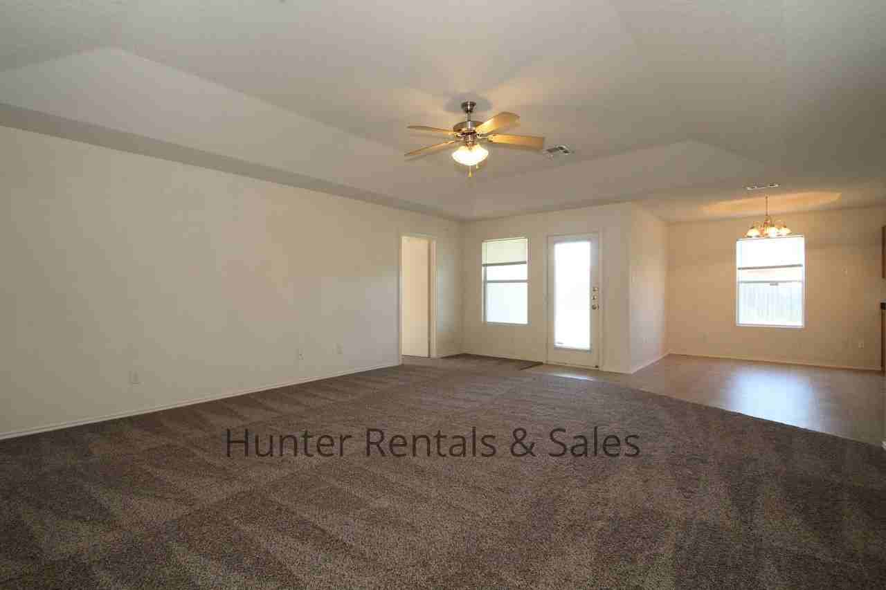 3400 Lakecrest Dr - Photo 4 of 27