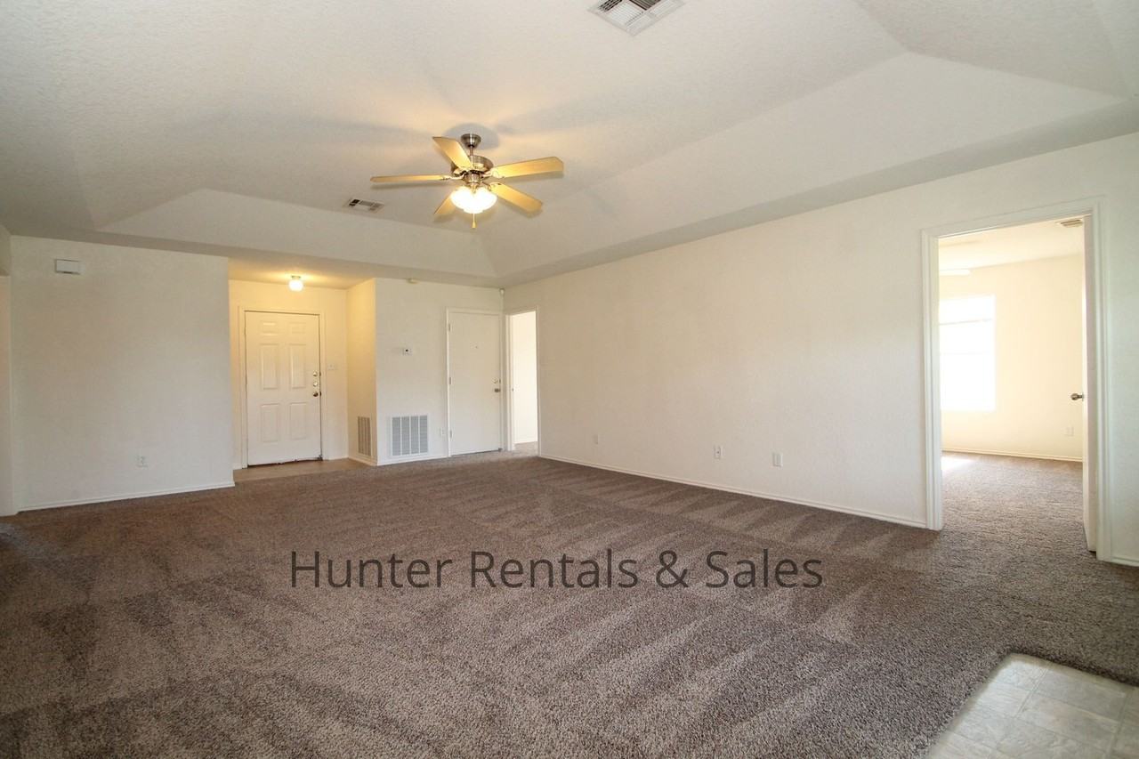 3400 Lakecrest Dr - Photo 6 of 27