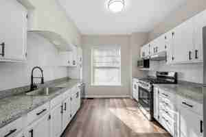 featured image of 226 E End Ave