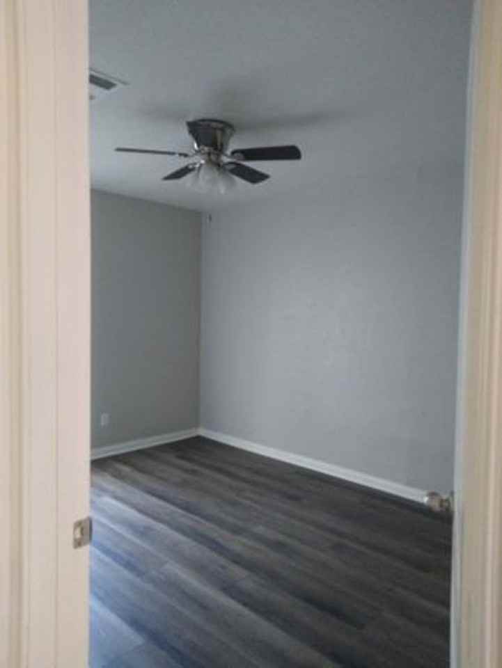1908 N 21st St - Photo 3 of 5