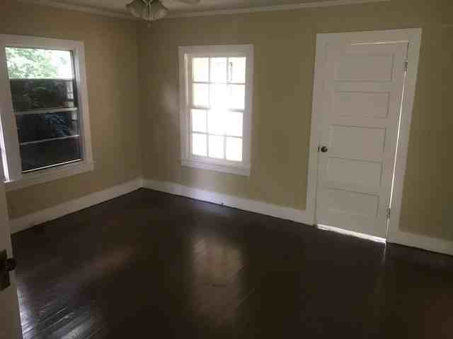 304 Morris Ave - Photo 2 of 9