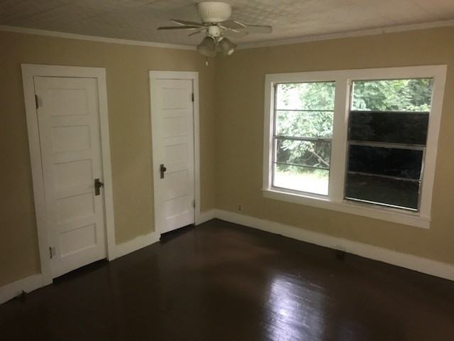 304 Morris Ave - Photo 3 of 9