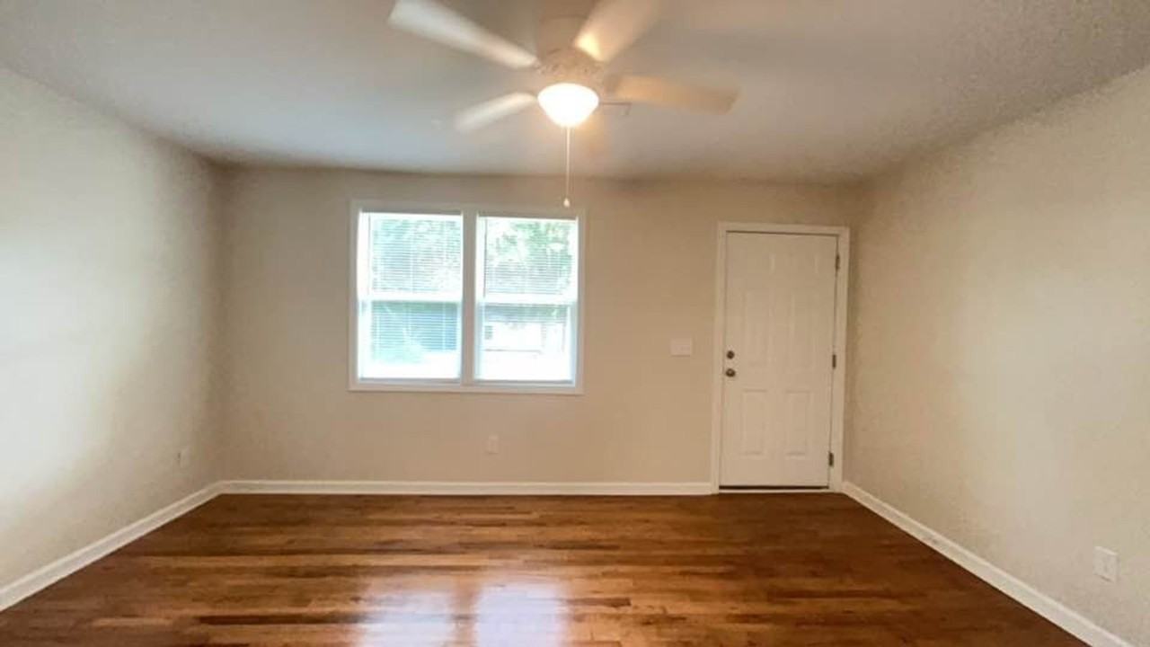 2703 School House Rd - Photo 3 of 23