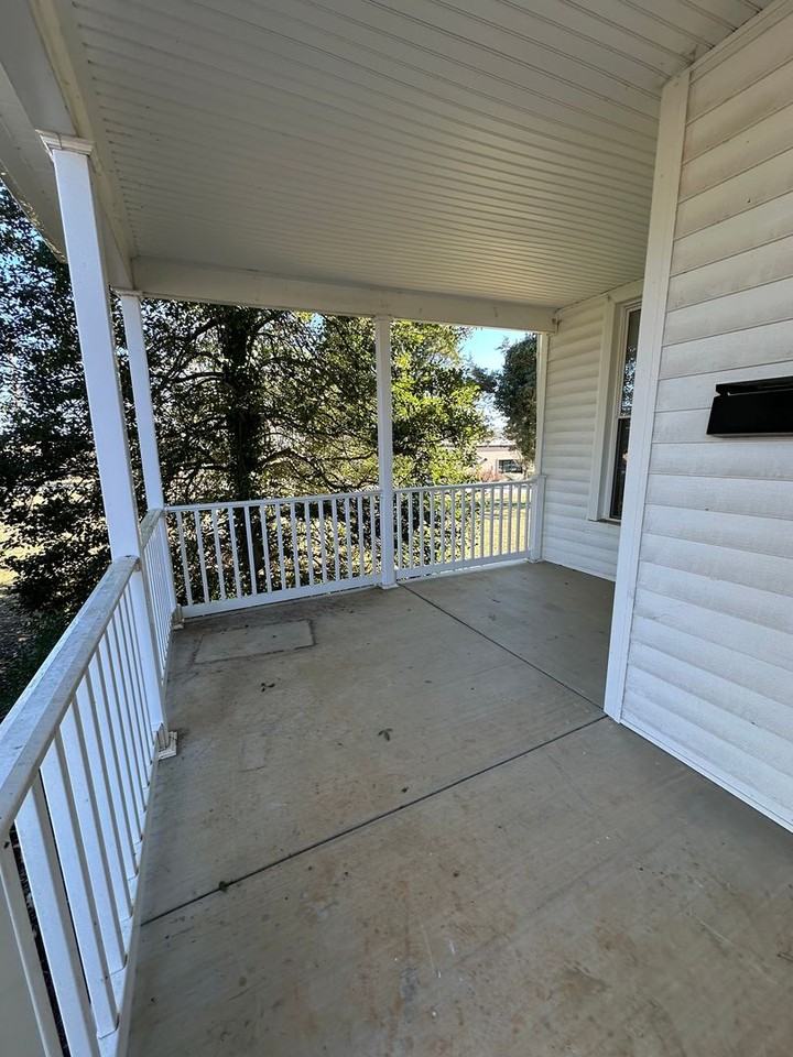 402 Monticello Ave - Photo 3 of 22