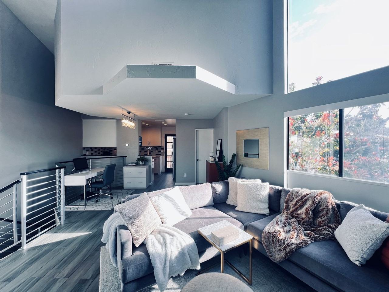 1121 Eureka St - Photo 5 of 12