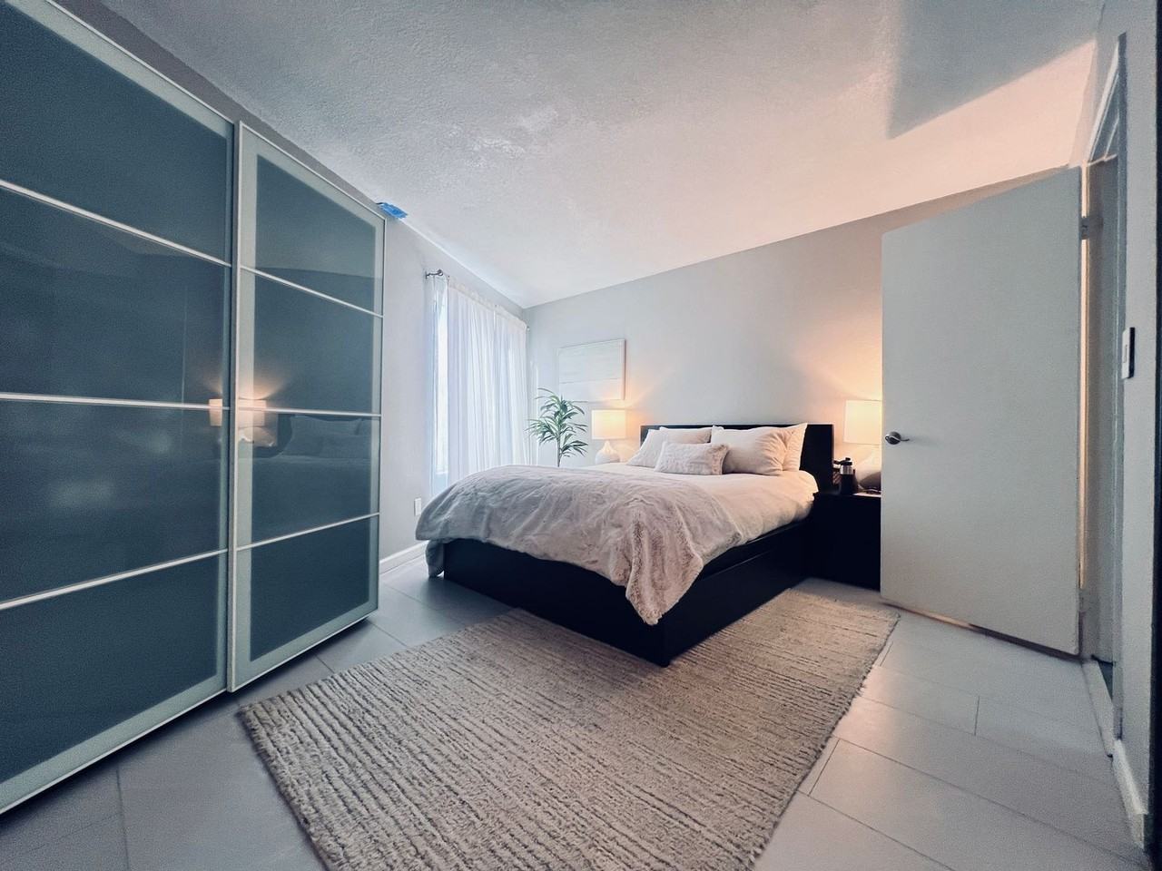 1121 Eureka St - Photo 7 of 12