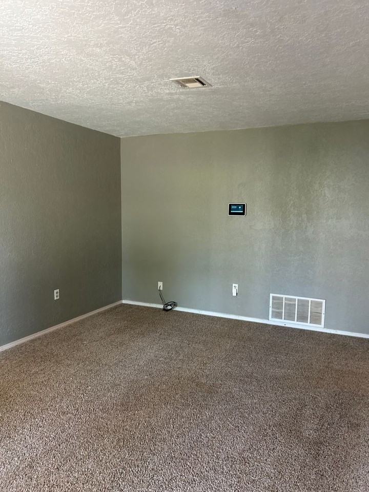 403 Forest Place - Photo 4 of 30