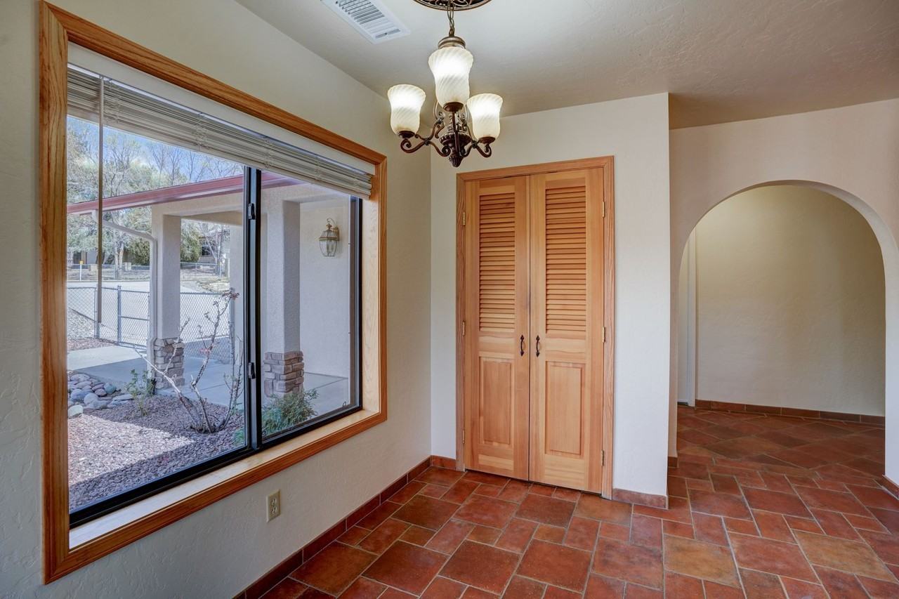 585 Mosher Ln - Photo 6 of 40