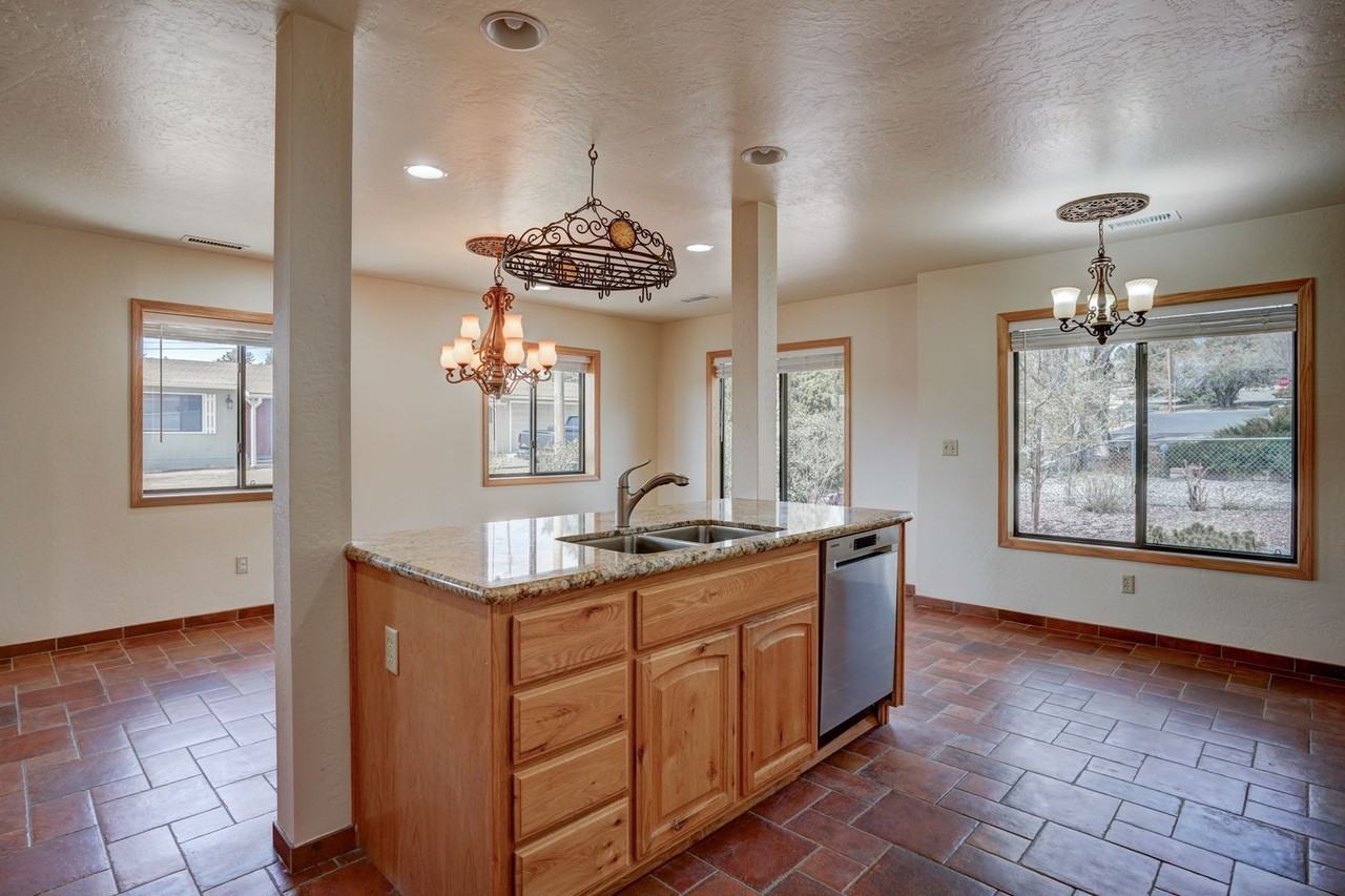 585 Mosher Ln - Photo 7 of 40