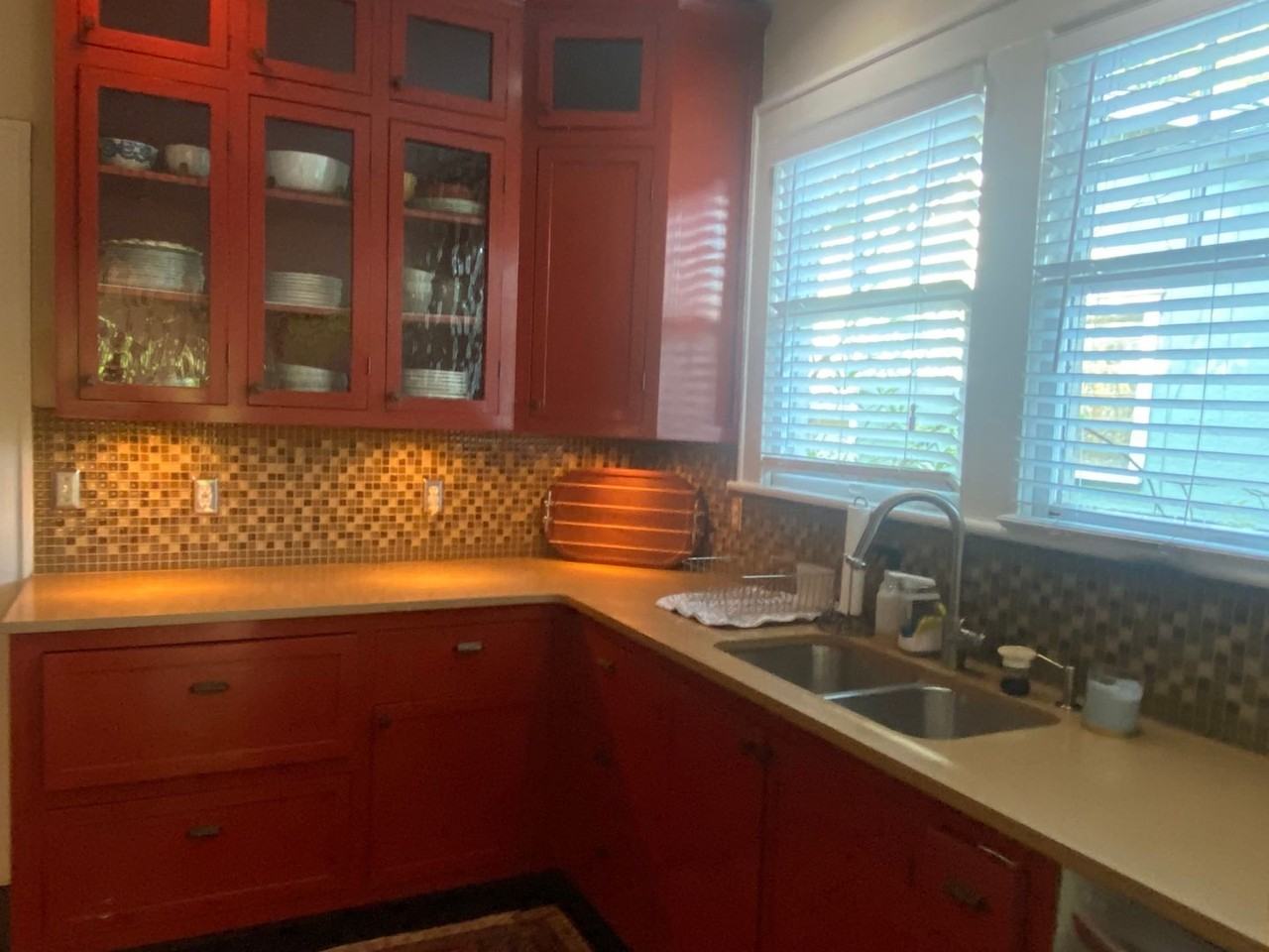 720 E 48th St - Photo 3 of 34