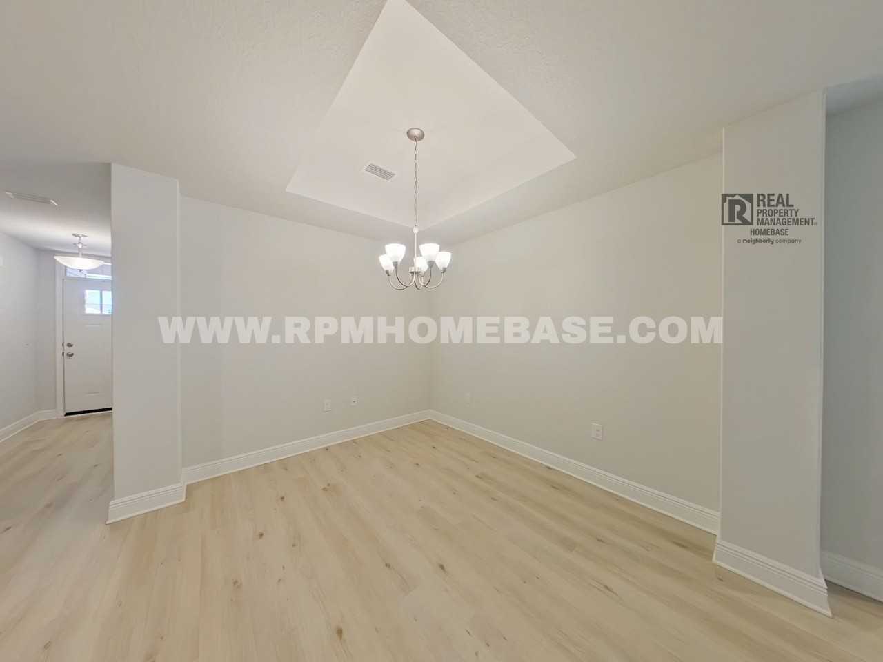 126 Ridgeway Cir - Photo 4 of 17