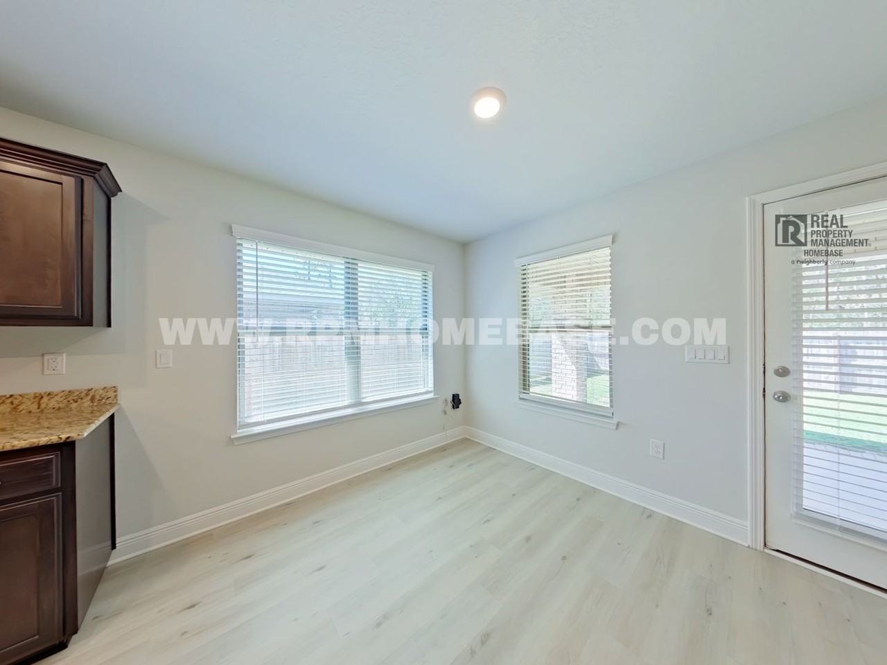 126 Ridgeway Cir - Photo 6 of 17