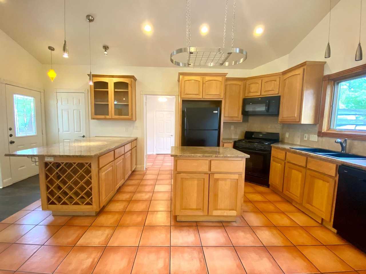 125 Frederick St - Photo 4 of 22