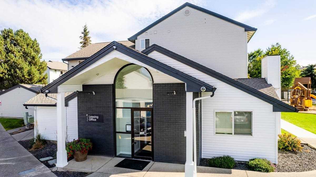 5111 S Regal St - Photo 7 of 24