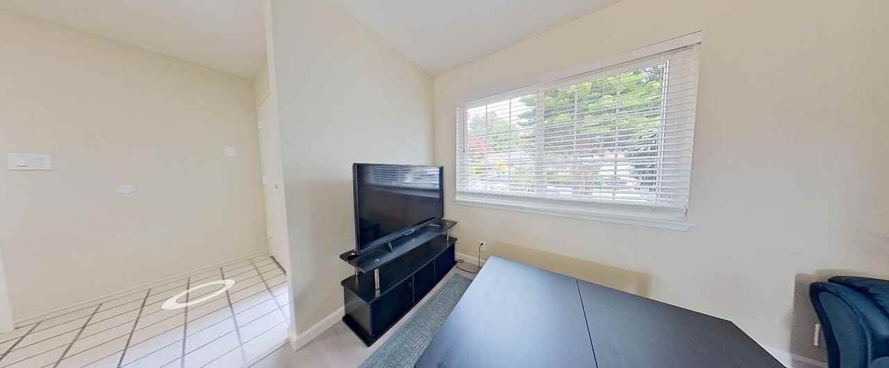 Spacious Hayward home with bright interiors and ideal location - Photo 2 of 17