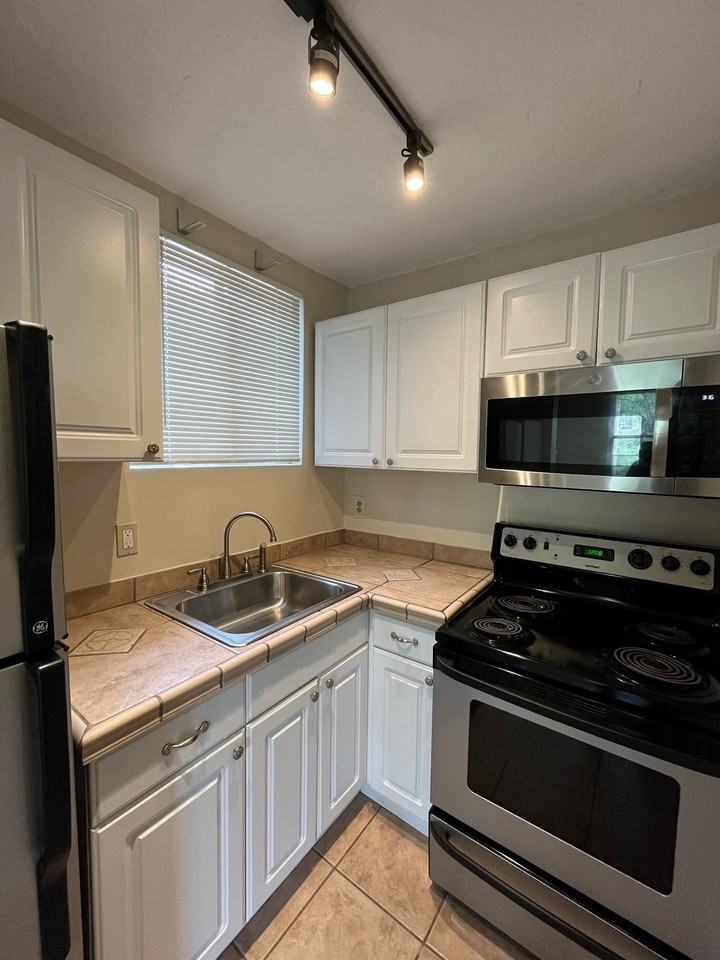 6810 Thomas Blvd #3 - Photo 4 of 12