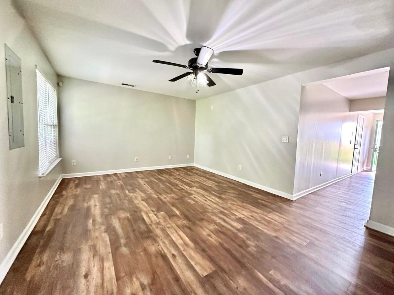 1522 Royal Auburn Ave #1 - Photo 3 of 49