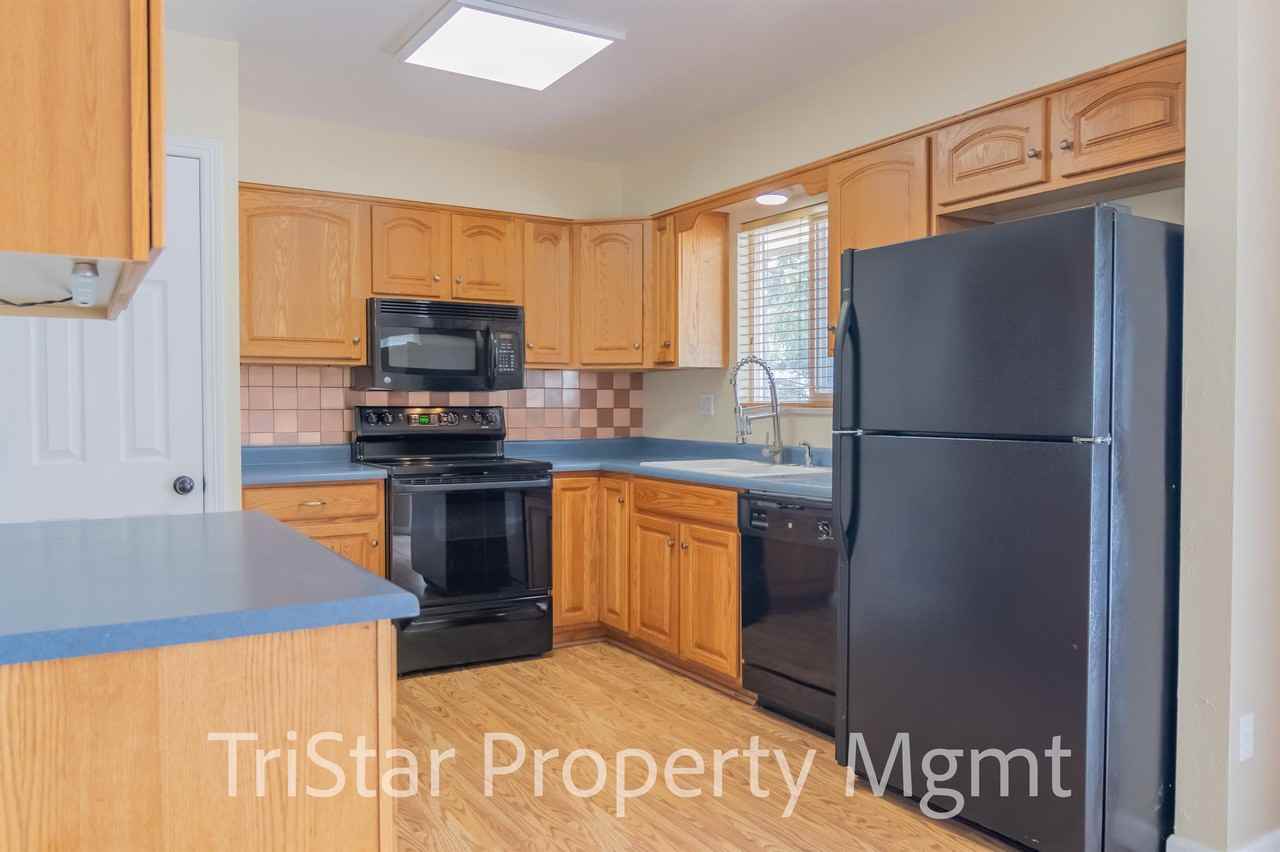 4218 Nottingham Pl - Photo 3 of 11