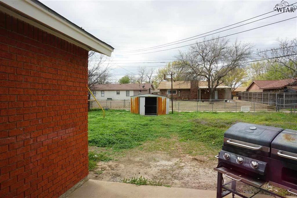 5012 Lakefront Dr - Photo 3 of 24