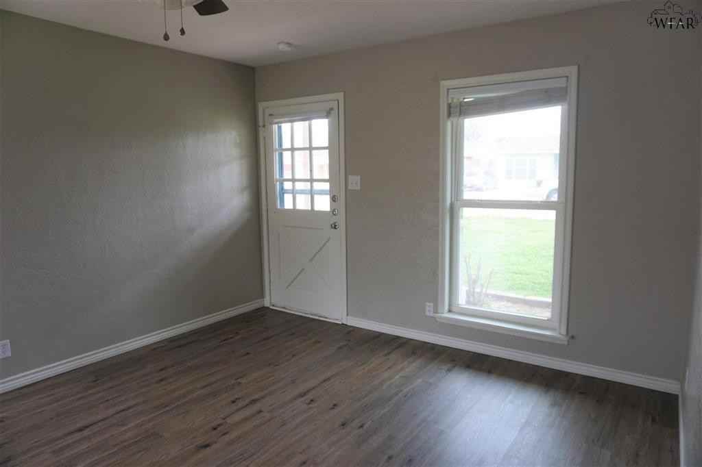 5012 Lakefront Dr - Photo 7 of 24