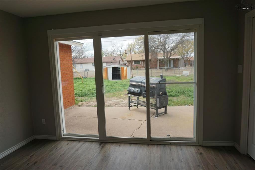 5012 Lakefront Dr - Photo 2 of 24