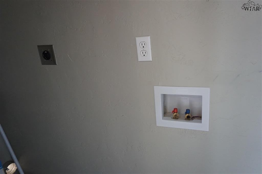 5012 Lakefront Dr - Photo 3 of 24