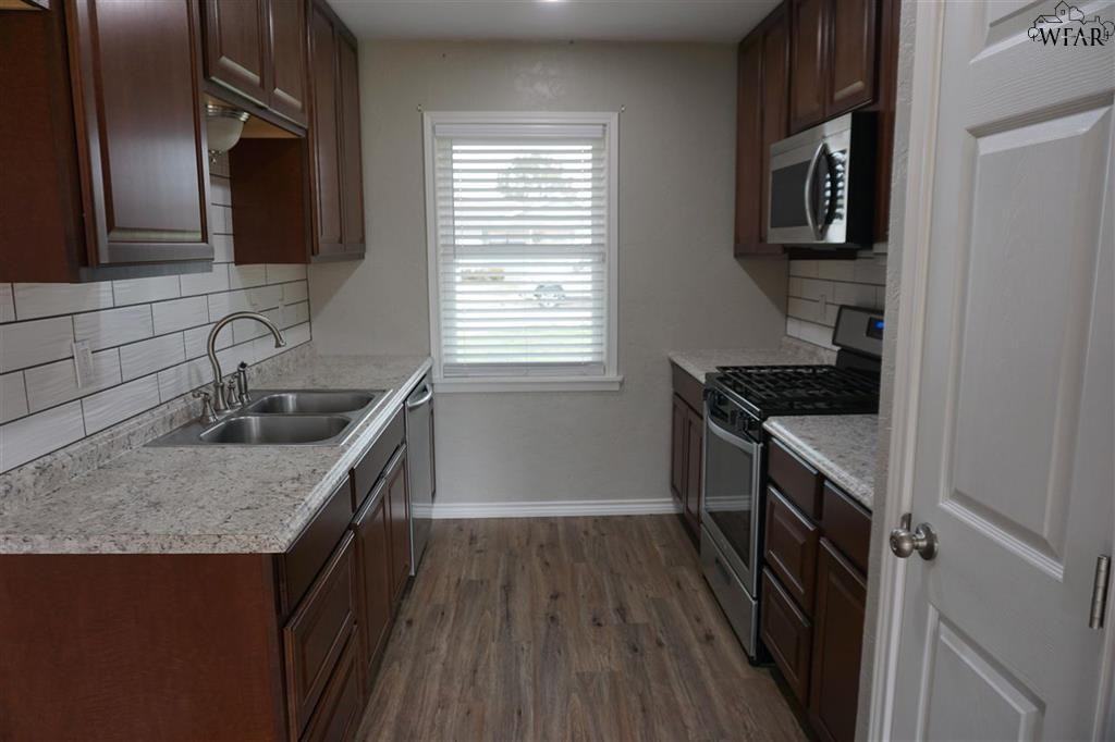 5012 Lakefront Dr - Photo 6 of 24