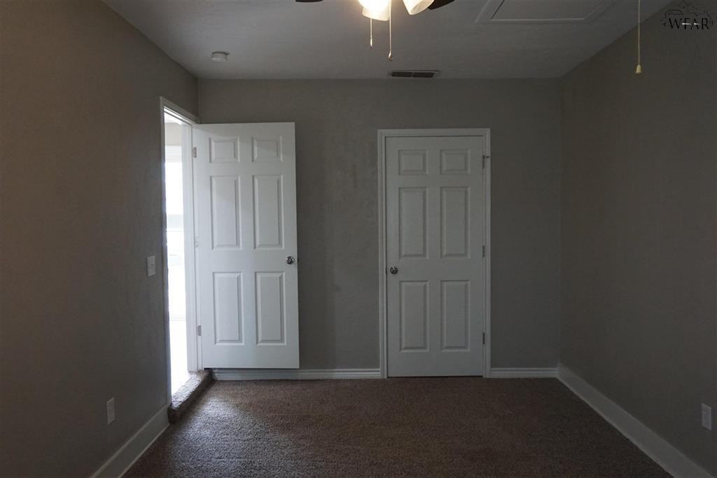 5012 Lakefront Dr - Photo 2 of 24