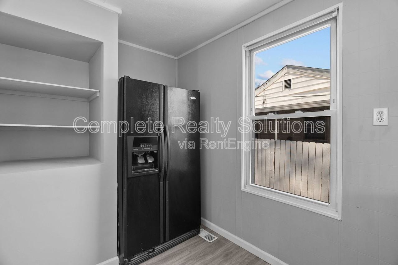 2730 Annapolis Ave - Photo 2 of 33