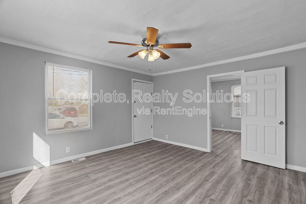 2730 Annapolis Ave - Photo 3 of 33