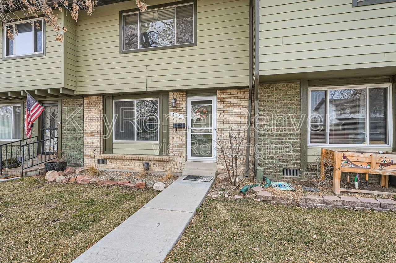 588 S Carr St - Photo 2 of 12