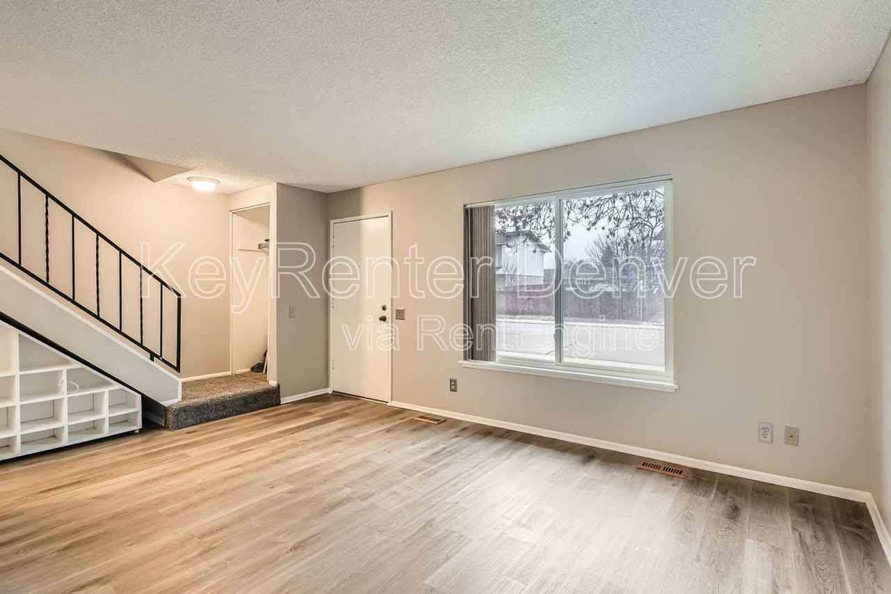 588 S Carr St - Photo 3 of 12