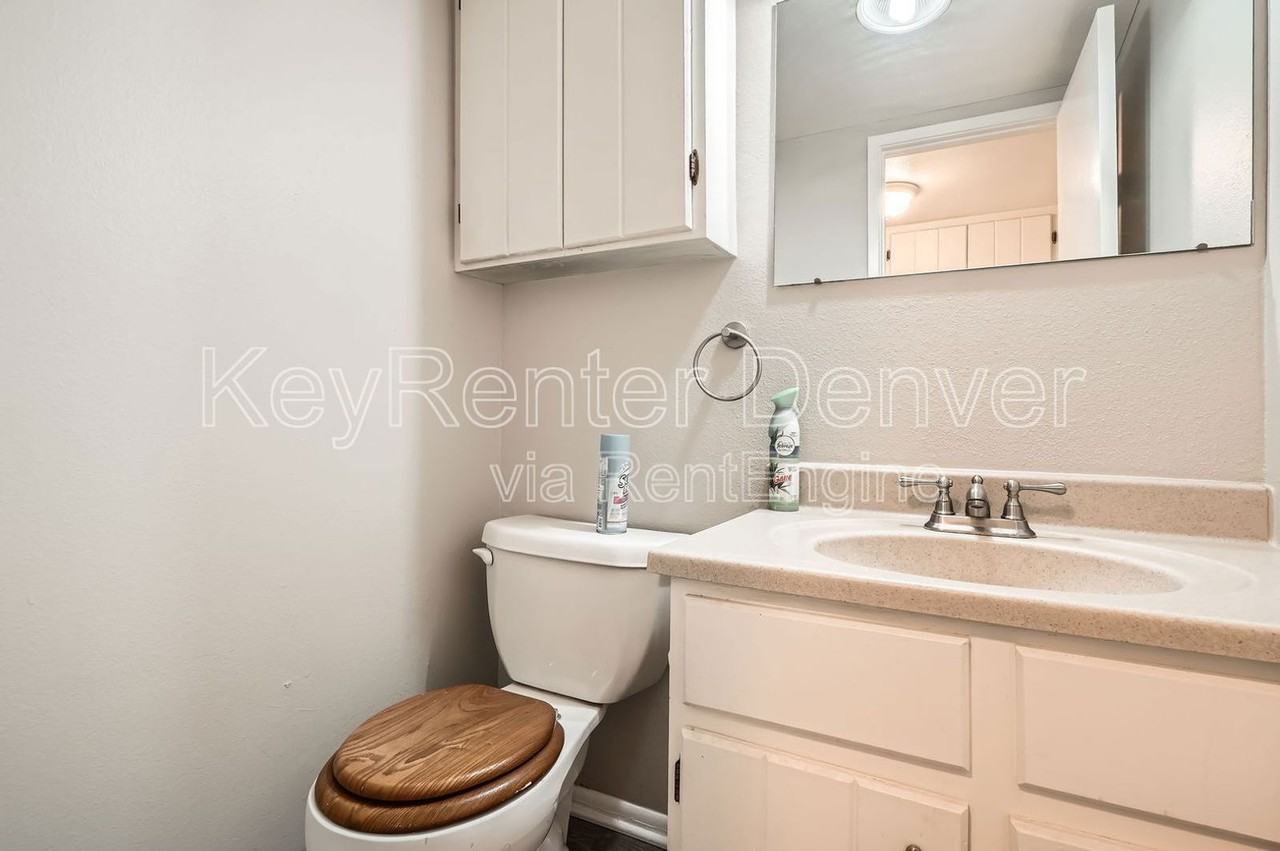 588 S Carr St - Photo 5 of 12