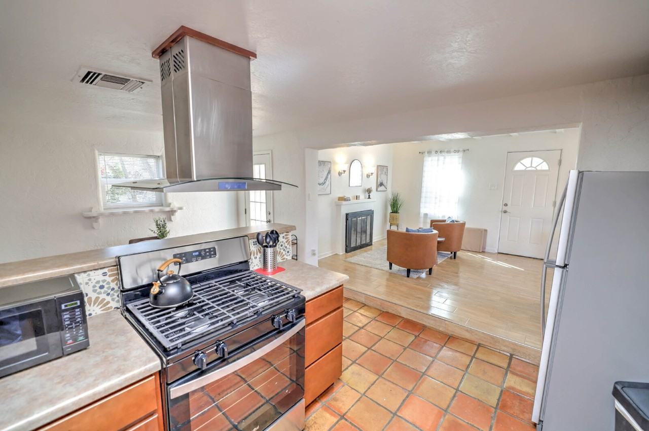2805 E Lee St - Photo 7 of 24