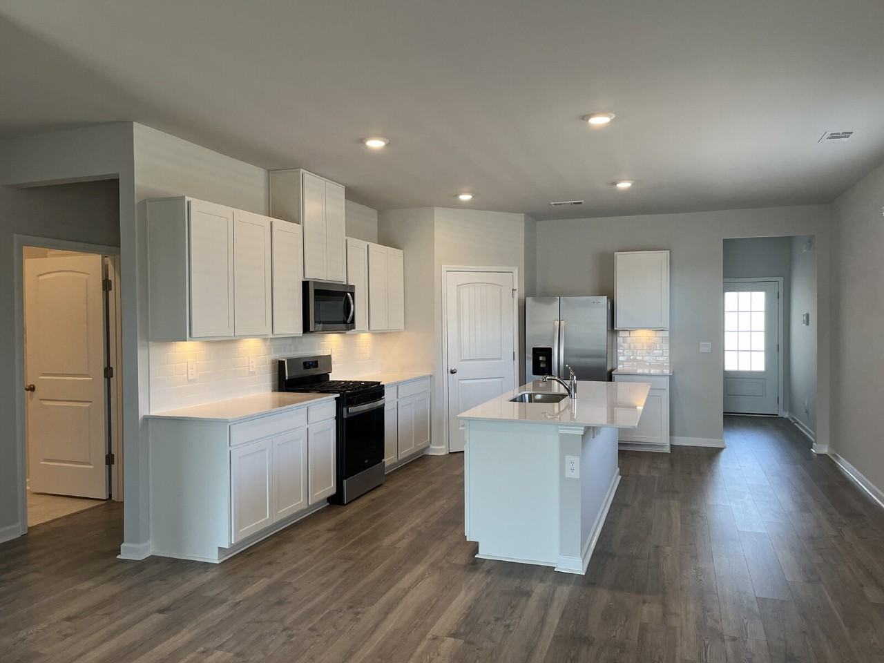 7141 Lang Ave - Photo 2 of 23