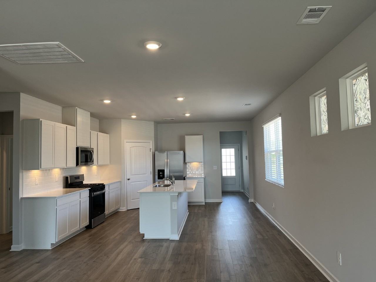 7141 Lang Ave - Photo 3 of 23