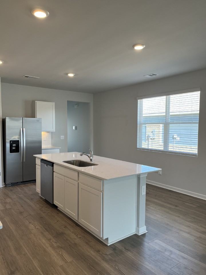 7141 Lang Ave - Photo 4 of 23