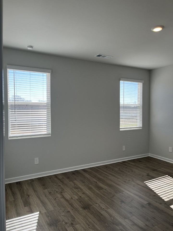 7141 Lang Ave - Photo 7 of 23