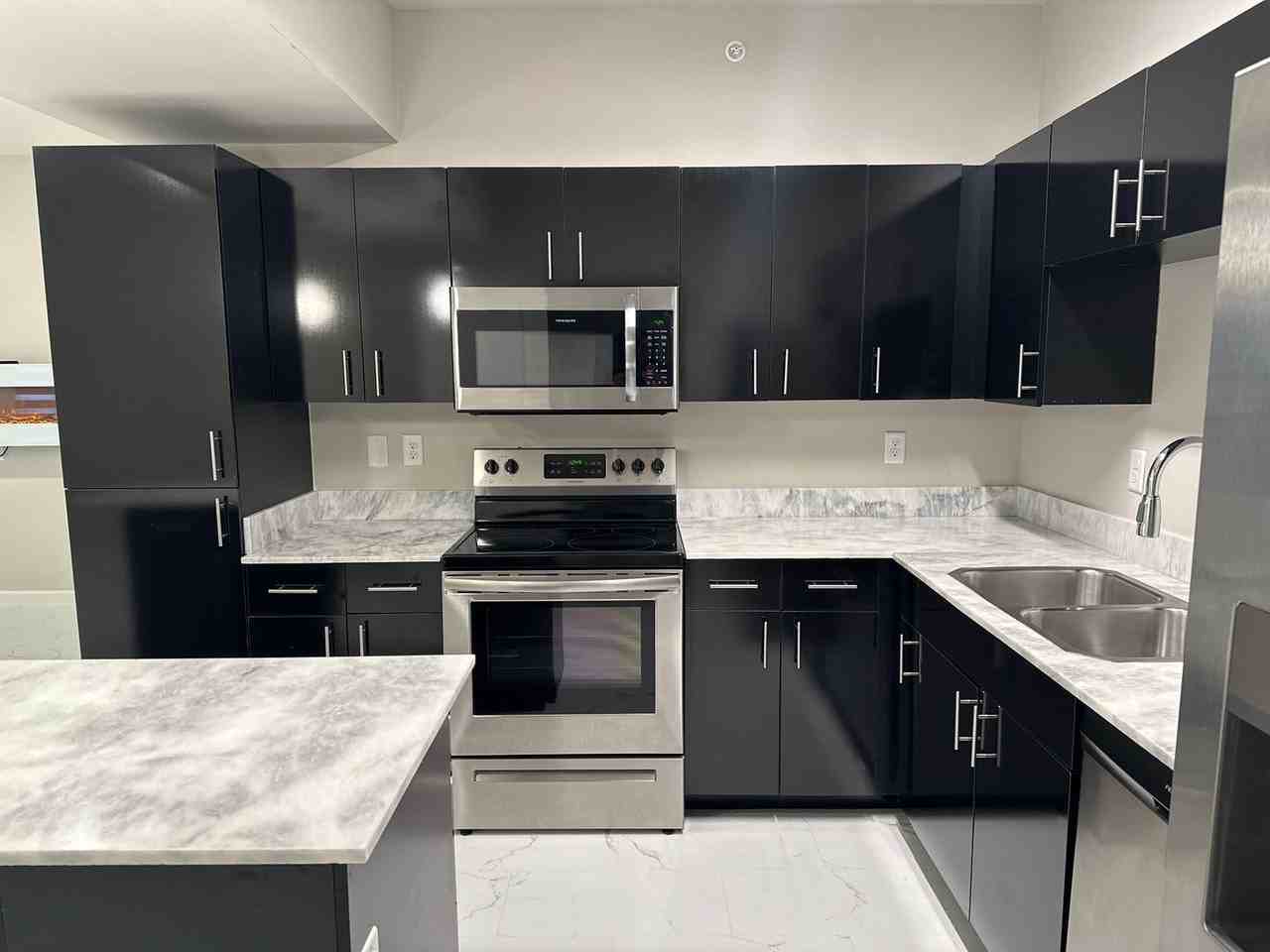 Hampton Astoria - Photo 2 of 9