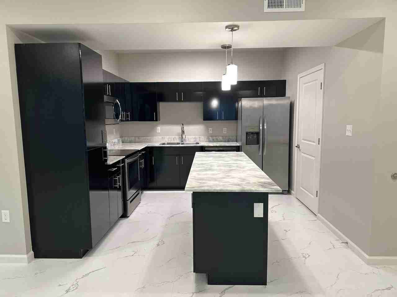 Hampton Astoria - Photo 3 of 9