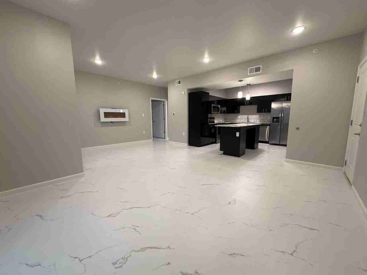 Hampton Astoria - Photo 4 of 9