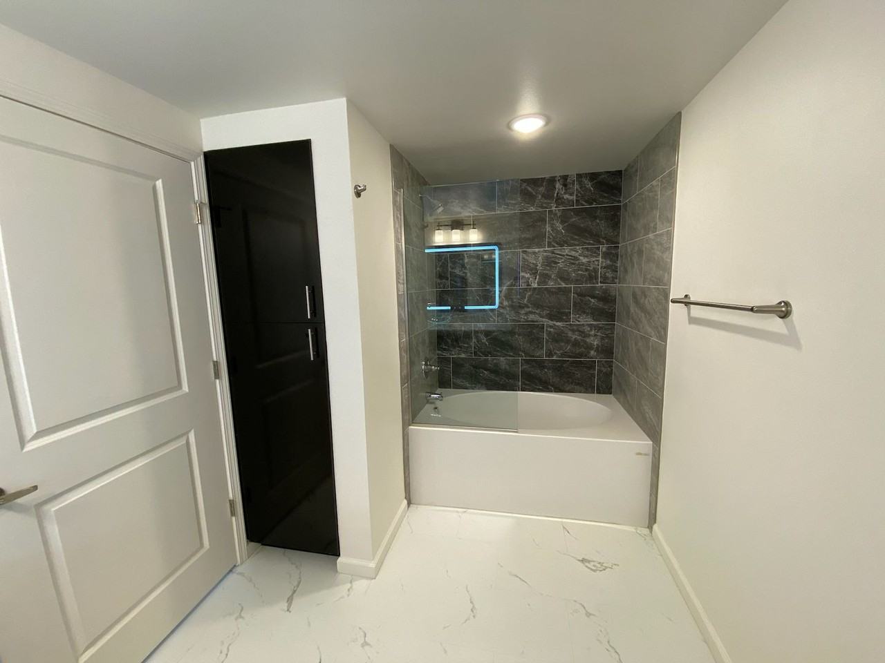 Hampton Astoria - Photo 6 of 9