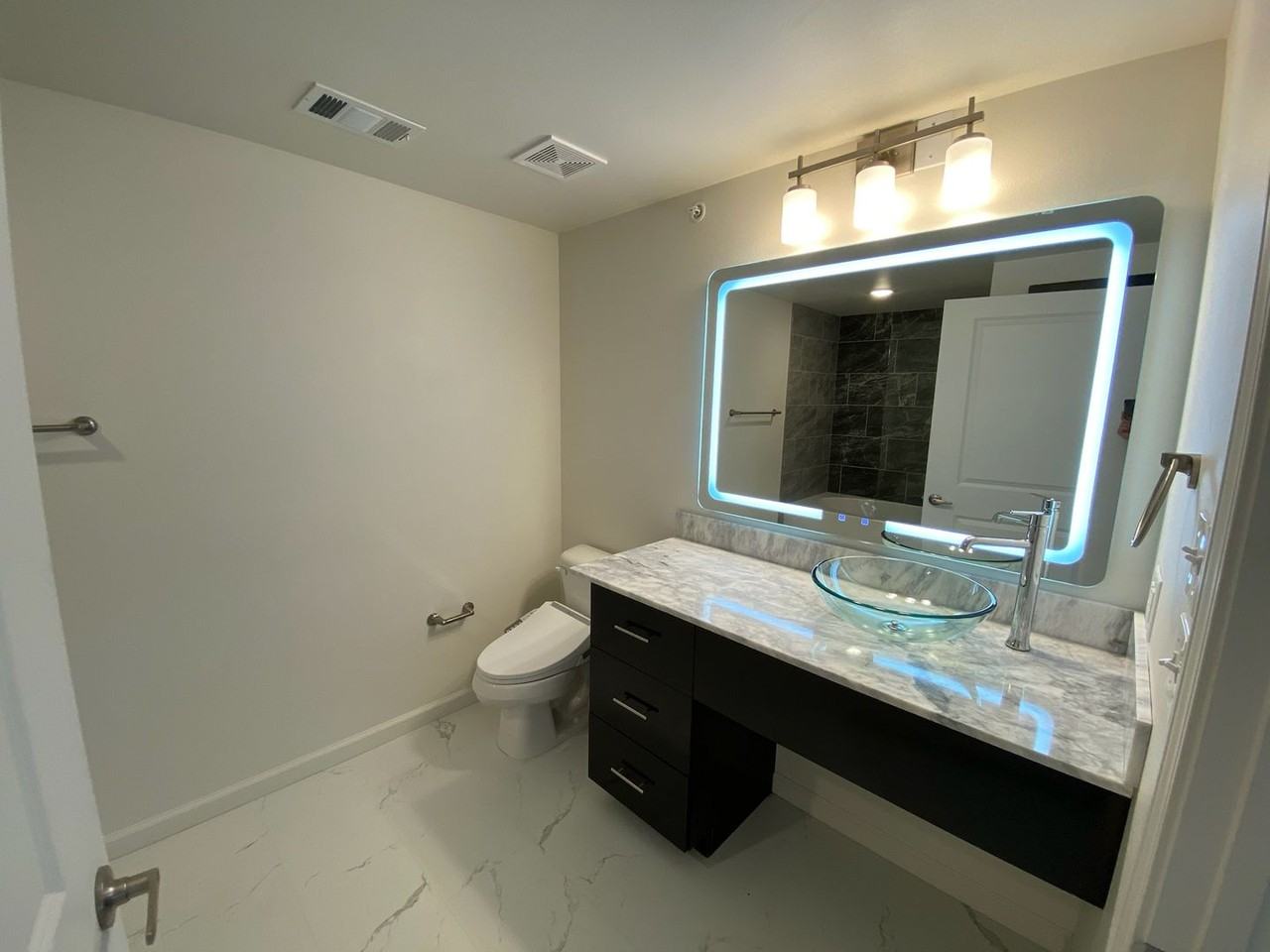 Hampton Astoria - Photo 7 of 9