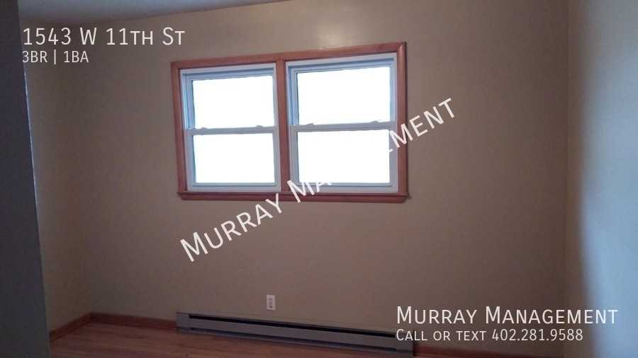 1543 W 11th St - Photo 2 of 10