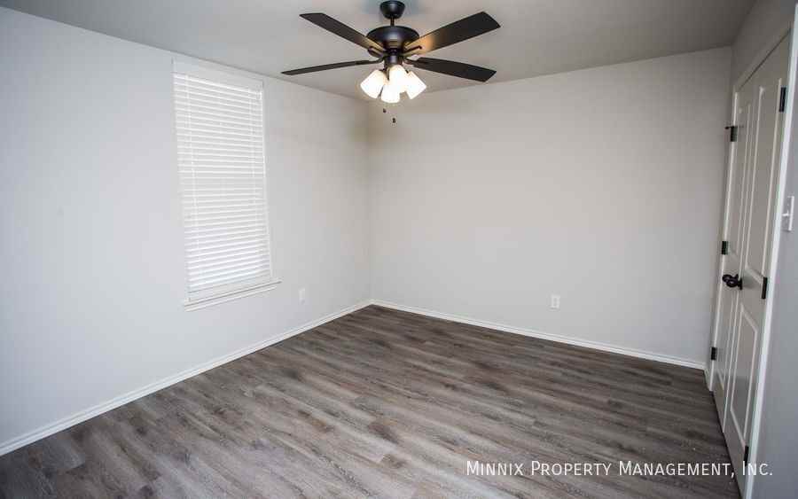 2703 137th St - Photo 4 of 45