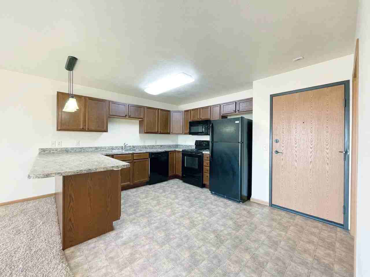 Sunset Pointe - Photo 2 of 11