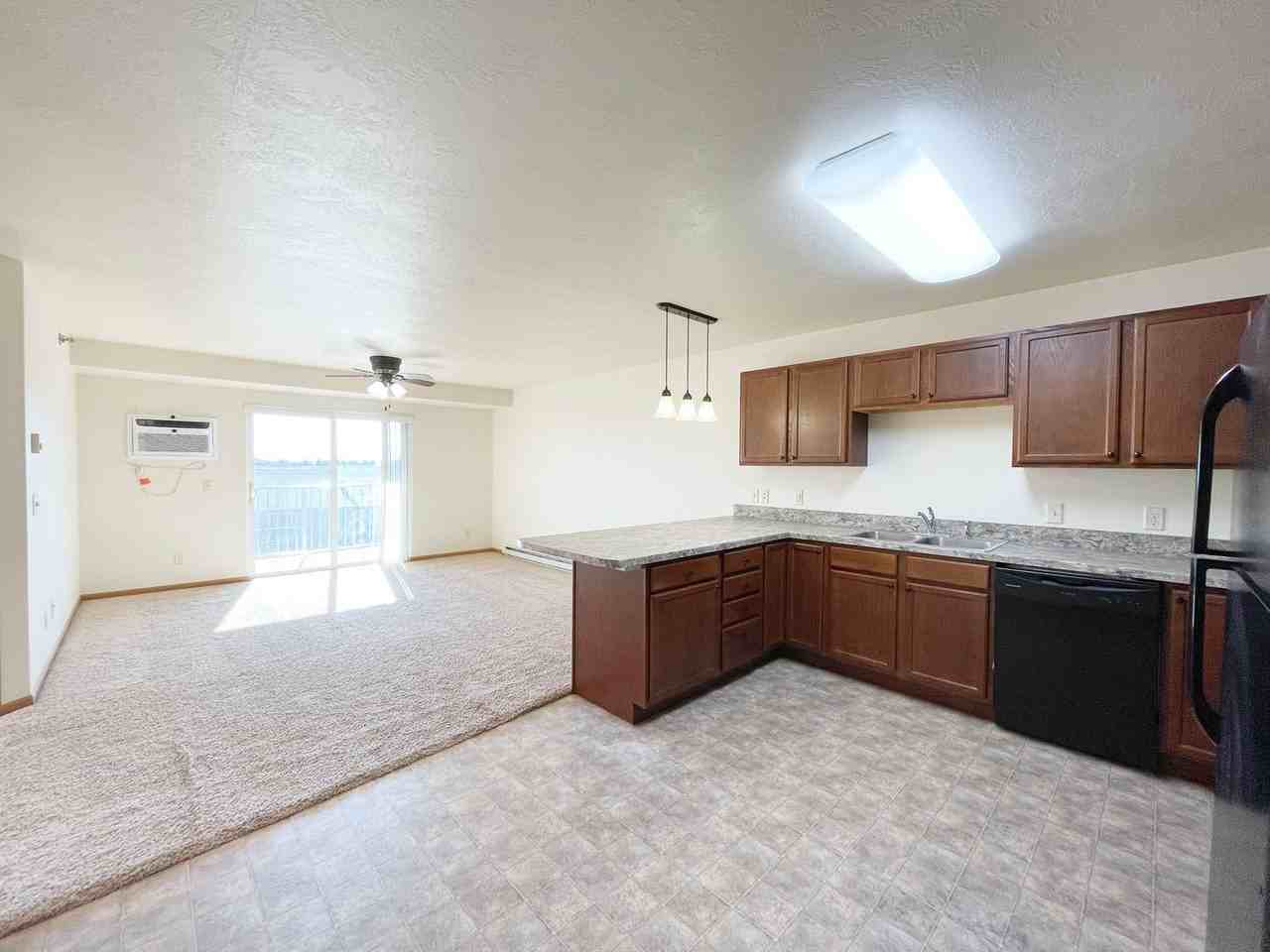 Sunset Pointe - Photo 3 of 11