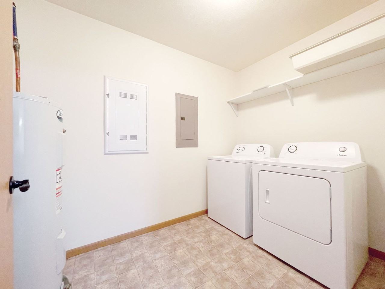 Sunset Pointe - Photo 5 of 11